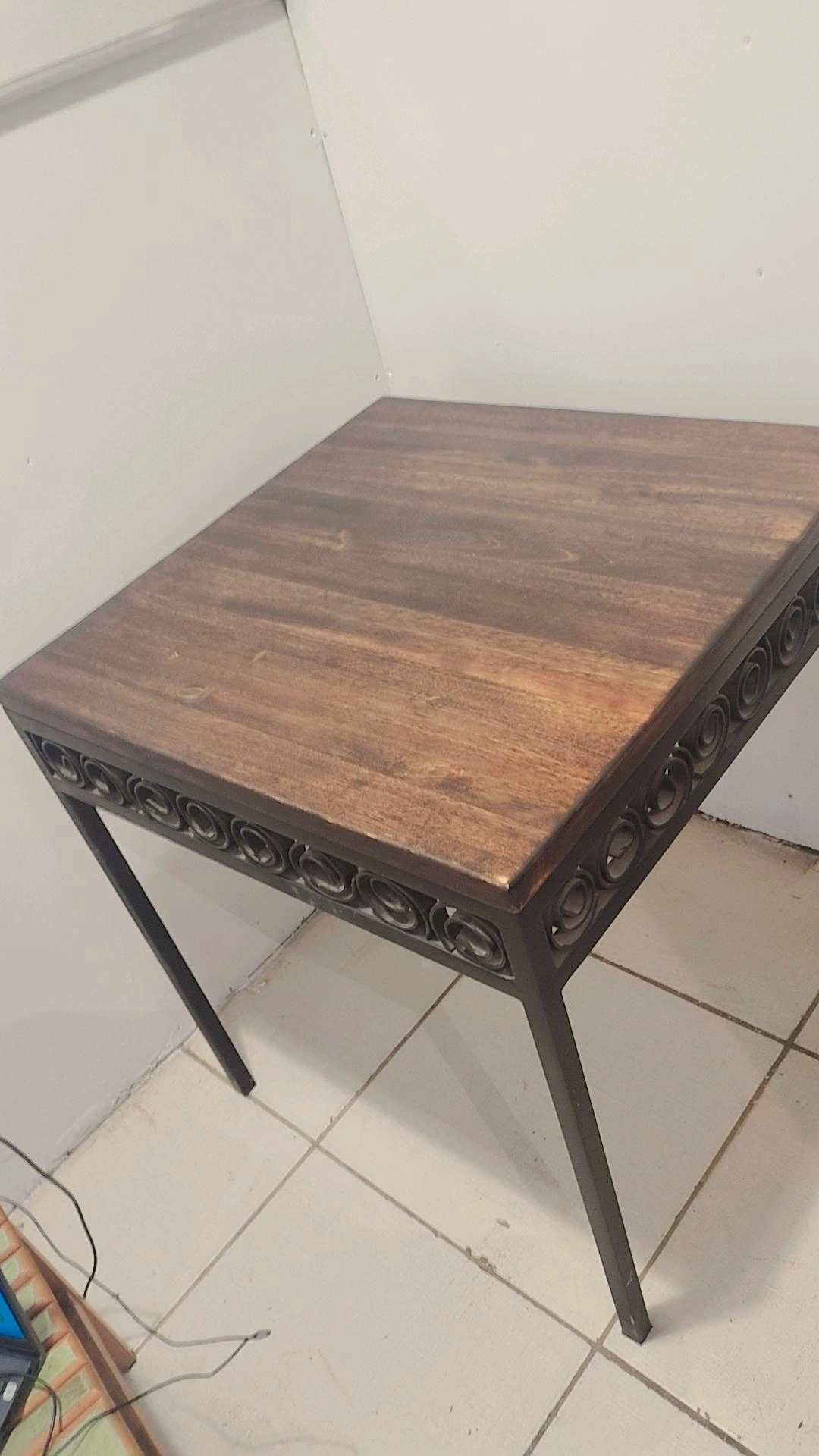Mesa Quadrada Eucalipto 68x68